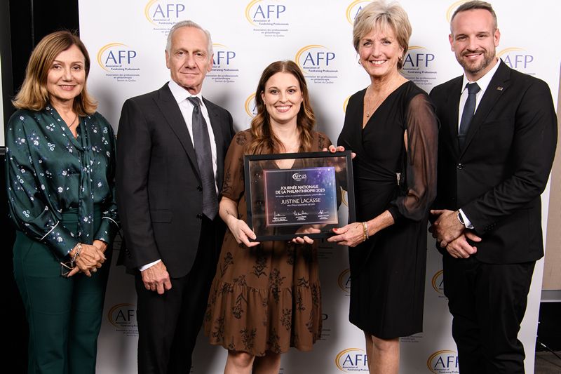 Justine Lacasse de la Fondation de l’Hôpital de Memphrémagog reçoit un prix pour sa philanthropie